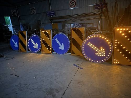 无锡无锡河南太阳能自发光交通路标牌厂家